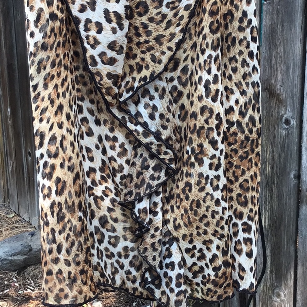 Light & Sheer Ruffle Tank Top - Picture 6 of 10